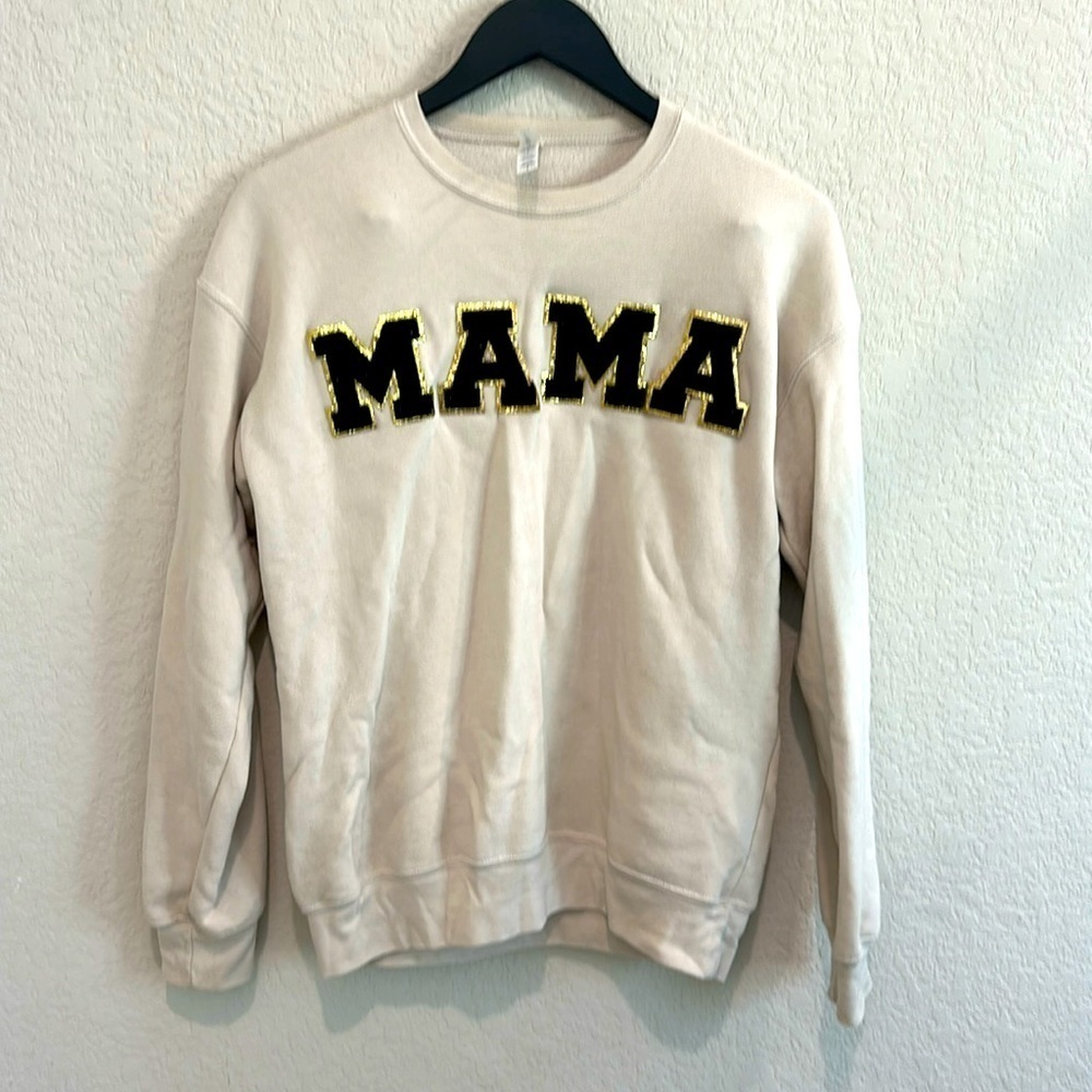 Small crew neck with teddy textured MAMA text